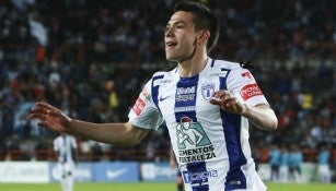 Lozano festeja una anotación de Pachuca