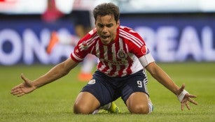 Omar Bravo muestra frustración en juego de Chivas 