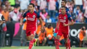 Omar Bravo festejando su anotación en el Cuauhtémoc