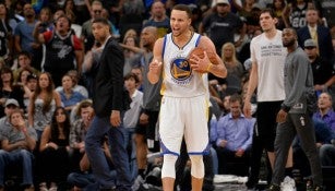 Stephen Curry celebra la victoria de Warriors