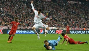 Raúl Jiménez durante el partido contra Bayern Munich