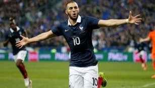 Benzema celebra un gol con Francia