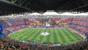 Mosaico de la afición colchonera en el Vicente Calderón