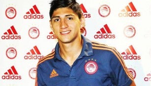 Alan Pulido, en una conferencia de Olympiacos