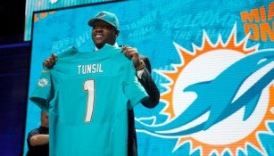 Laremy Tunsil durante el Draf de NFL 2016