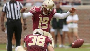 Roberto Aguayo realiza un patada con Florida State