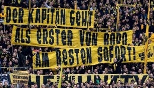 La pancarta de la afición del Dortmund