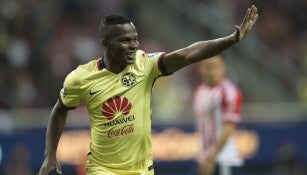 Quintero festeja su gol contra Chivas