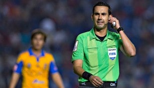 César Ramos, silbando un partido del Clausura 21016