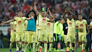 Jugadores de América festejan el triunfo contra Chivas