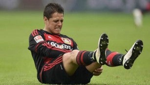 Chicharito se lamenta de una lesión con el Bayer Leverkusen