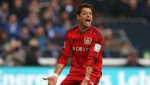 Chicharito Hernández reclama una falta