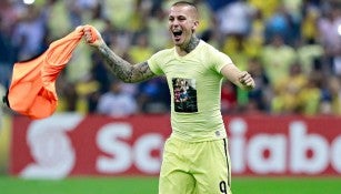 Benedetto celebra tras el título de América en Concachampions