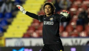 Memo Ochoa durante un partido del Málaga