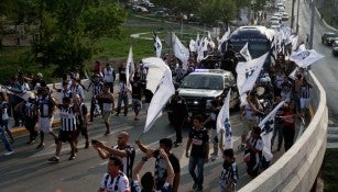 Caravana de Rayados apoyando previo a la Vuelta