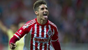 Brizuela festeja uno de sus goles con Chivas