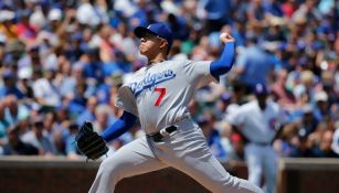 Julio Urías durante el partido contra Cachorros