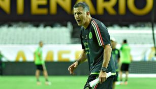 Osorio en un entrenamiento del Tri