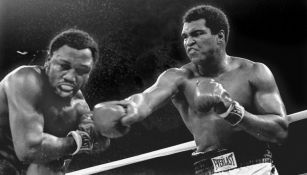 Muhammad Ali en una pelea con Joe Frazier