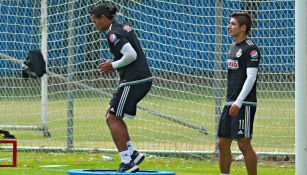 Peña y Brizuela en entrenamiento con Chivas