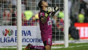 Orozco reza antes de un partido