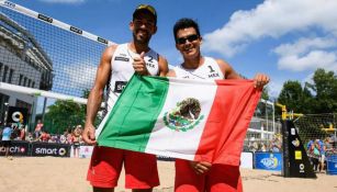 Ontiveros y Virgen festejan con la bandera mexicana