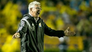 Tuca Ferretti en un partido de Tigres