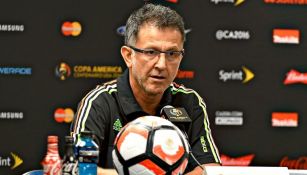 Juan Carlos Osorio en conferencia de prensa