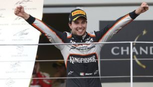 Checo Pérez feseteja en el podio del GP de Europa