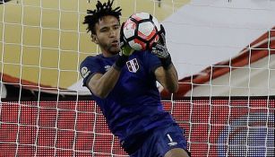 Gallese detiene un balón en partido de la Copa América