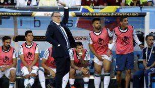 Gerardo Martino reclama en juego de Copa América