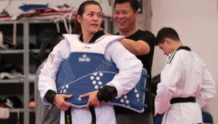 María del Rosario Espinoza entrena con la delegación de Taekwondo