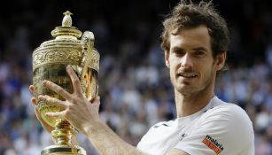 Murray levanta el trofeo de Campeón en Wimbledon