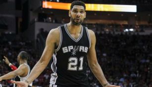 Tim Duncan durante un juego con los Spurs