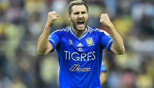 Gignac festeja un gol con Tigres