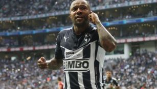 Pabon celebra gol con Monterrey