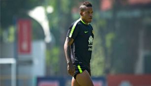 Michael Arroyo en un entrenamiento de América