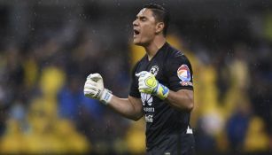 Moisés Muñoz disputa partido de Liga MX