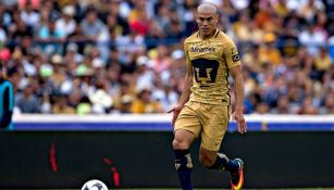 Darío Verón, durante el duelo entre Pumas y Chivas en el A2016