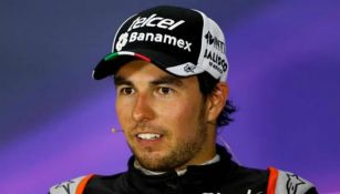 Checo Pérez en una conferencia de prensa