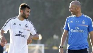 Jesé recibe indicaciones de Zidane en un entrenamiento