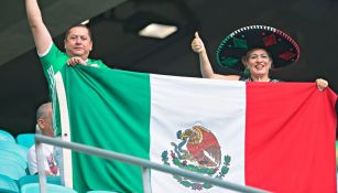 Aficionados mexicanos saludan desde la Arena Fonte Nova