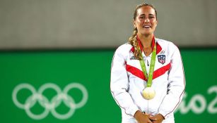 Mónica Puig llora de emoción al colgarse el oro en Río 2016