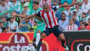 Carlos Salcido durante el partido de la Jornada 5 contra Santos