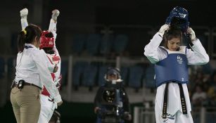 Manjarrez se quita su careta mientras lamenta la derrota en taekwondo de Río 2016