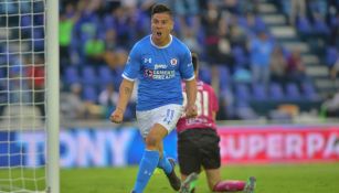 Jonathan Cristaldo festeja el gol que marcó a Santos