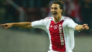 Zlatan Ibrahimovic celebra un gol cuando militaba en el Ajax