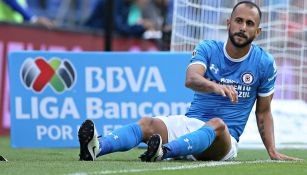 Víctor Vázquez, en juego con Cruz Azul durante el Apertura 2016