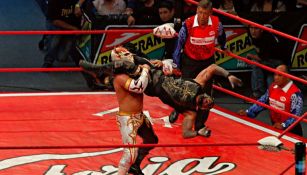 Rey Mysterio, enfrentando a Myzteziz en Triplemanía