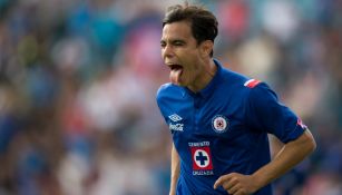 Omar Bravo celebra un gol con La Máquina